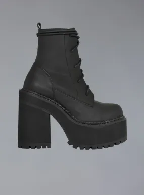 Enhanced Performance Choker Style Boot for Optimal Comfort