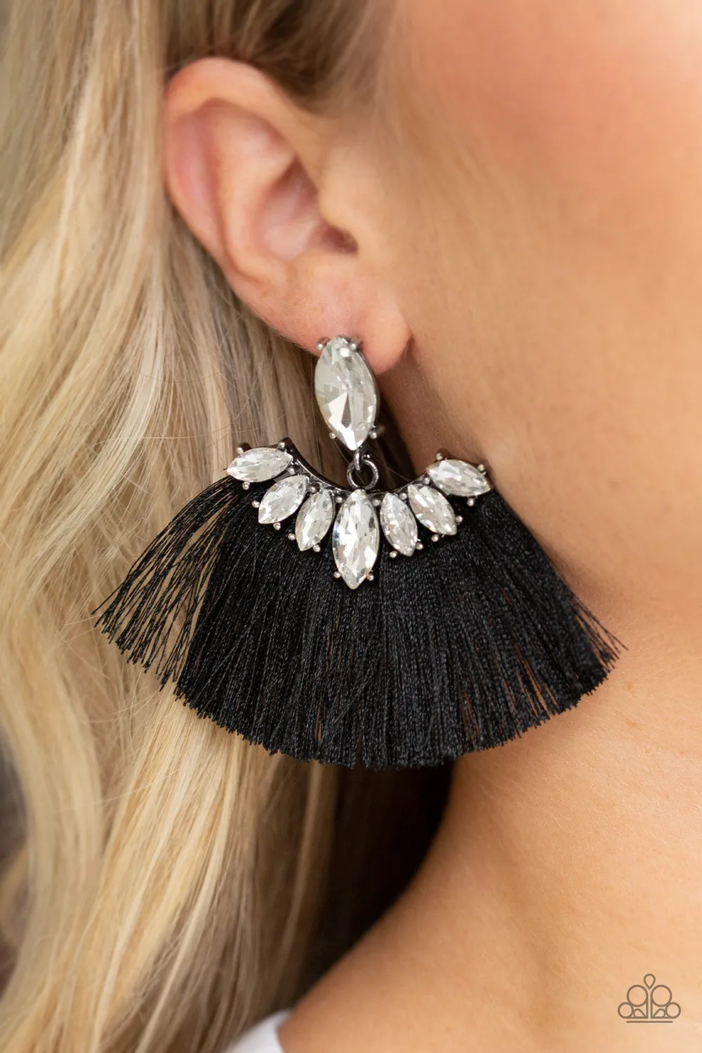 Paparazzi Accessories  - Formal Flair #E29 Bin - Black Earring