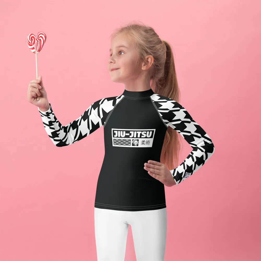 Sporty Style: Houndstooth Jiu-Jitsu Long Sleeve Rash Guard for Girls' BJJ